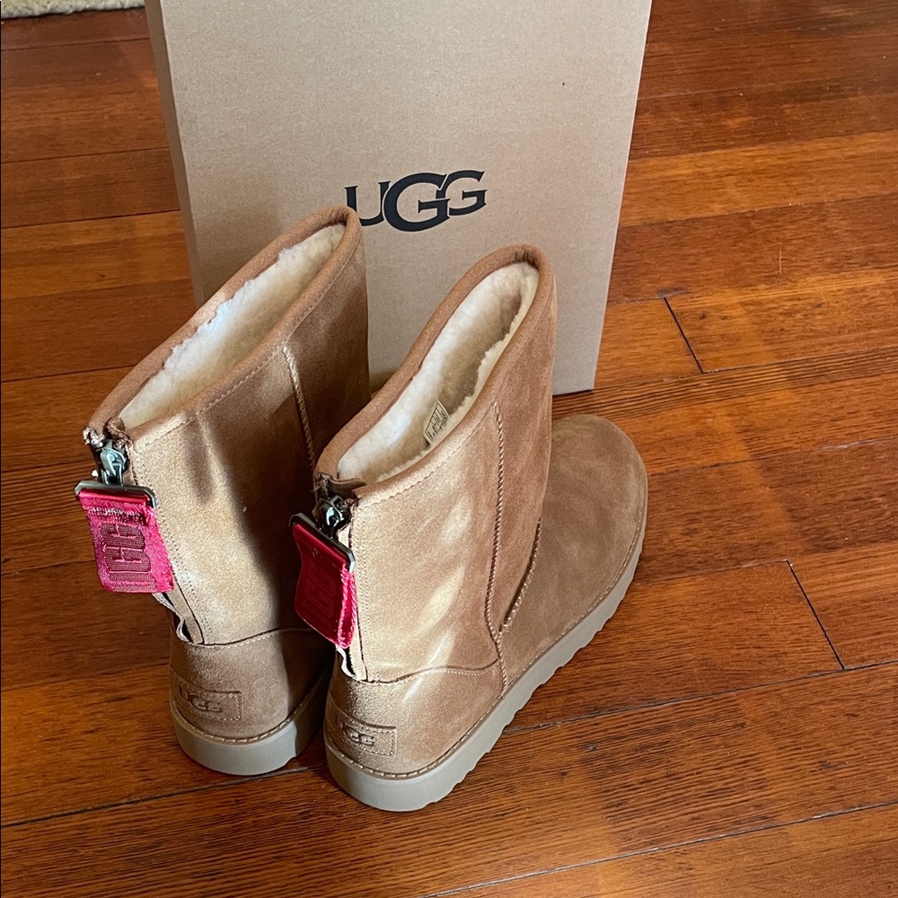 UGG NWT Classic Chestnut Boots